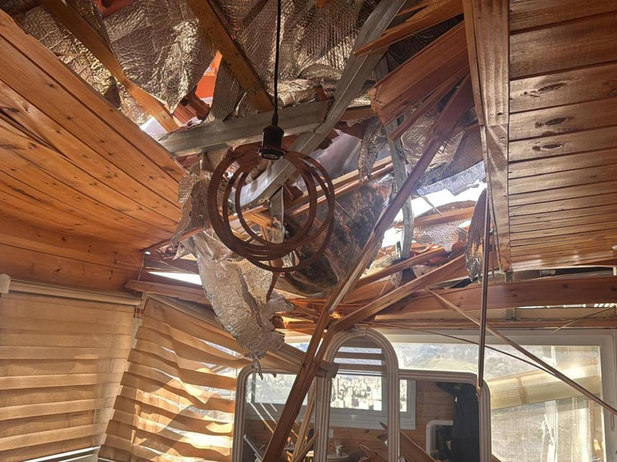 Destrozos y dos muertos en Tel Aviv tras última andanada de misiles de Irán