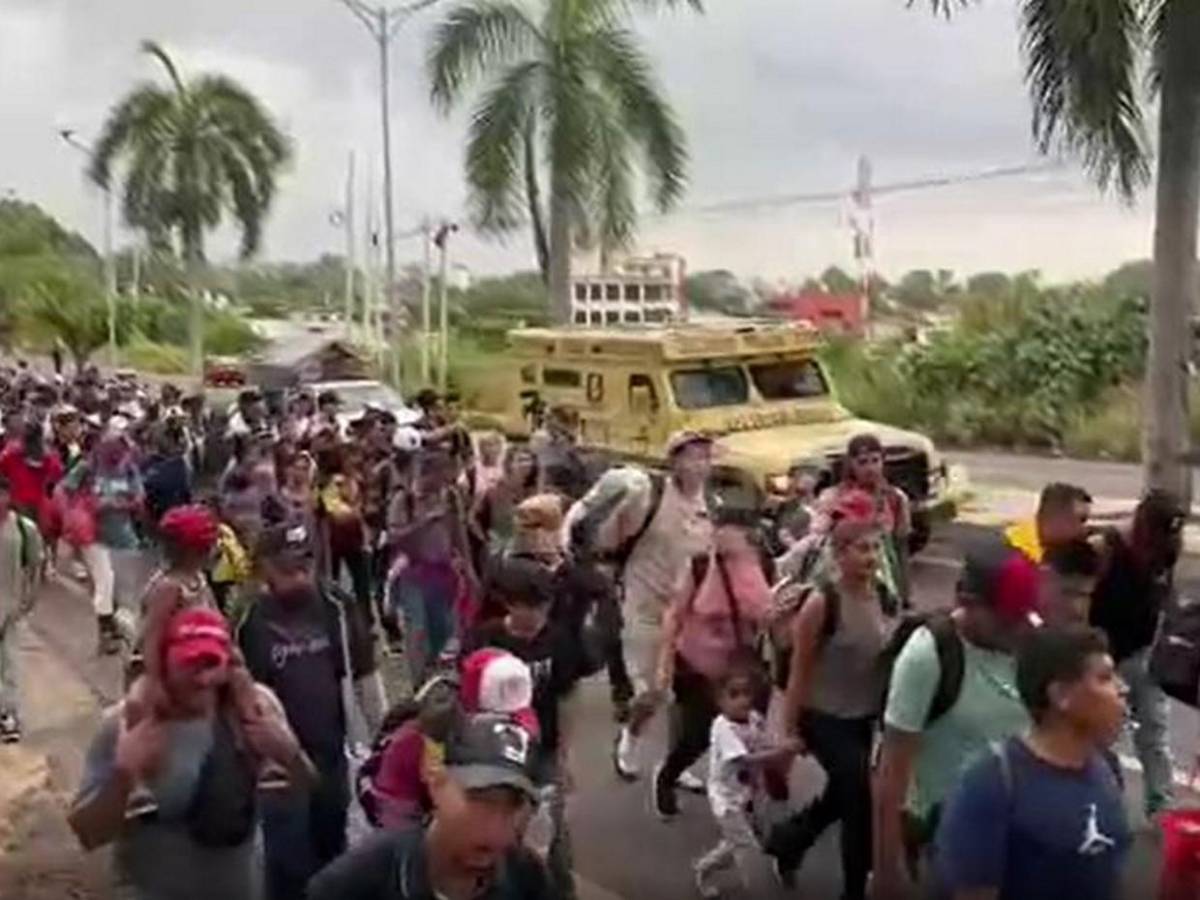 Unos 800 migrantes salen en caravana desde el sur de México hacia la capital