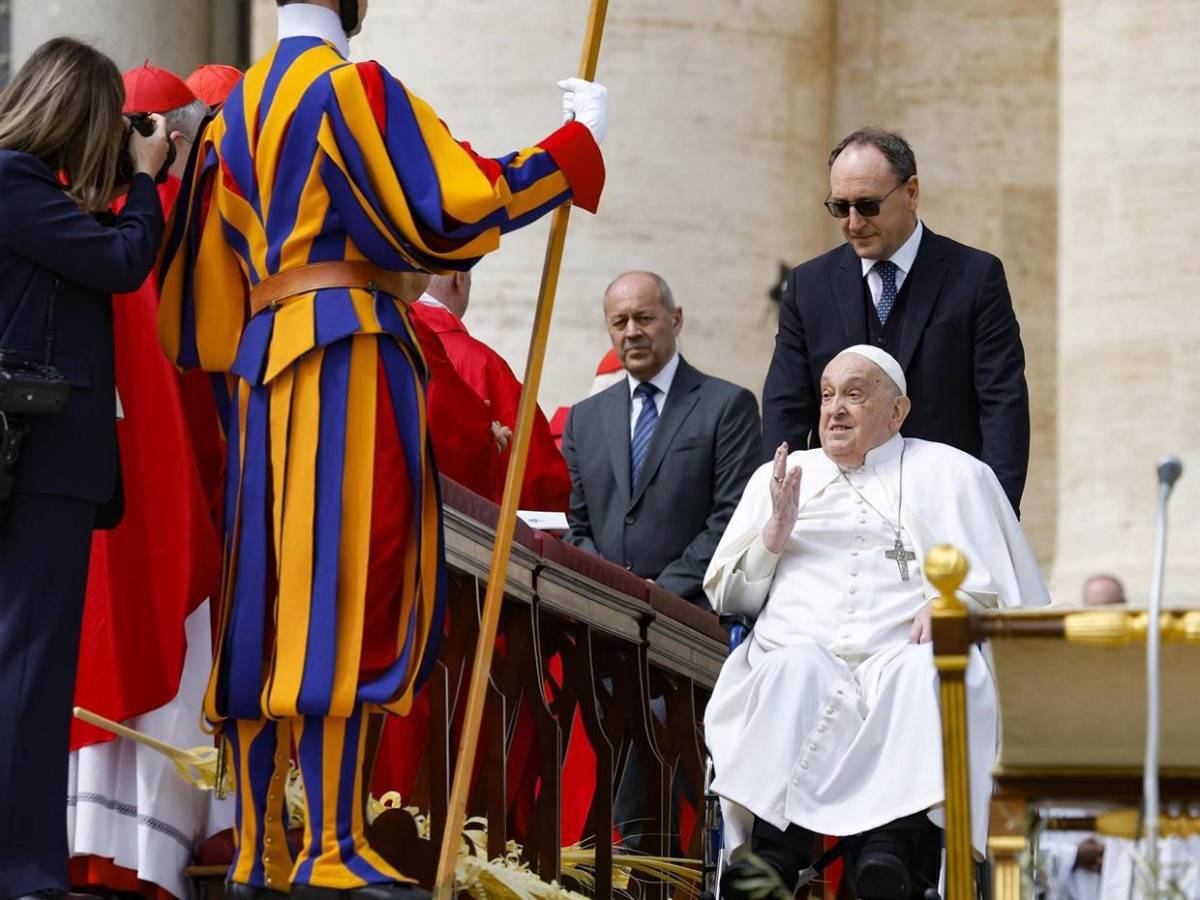 Sin oxígeno y deseando una feliz Semana Santa reaparece el papa Francisco Sin oxígeno y deseando una feliz Semana Santa reaparece el papa Francisco