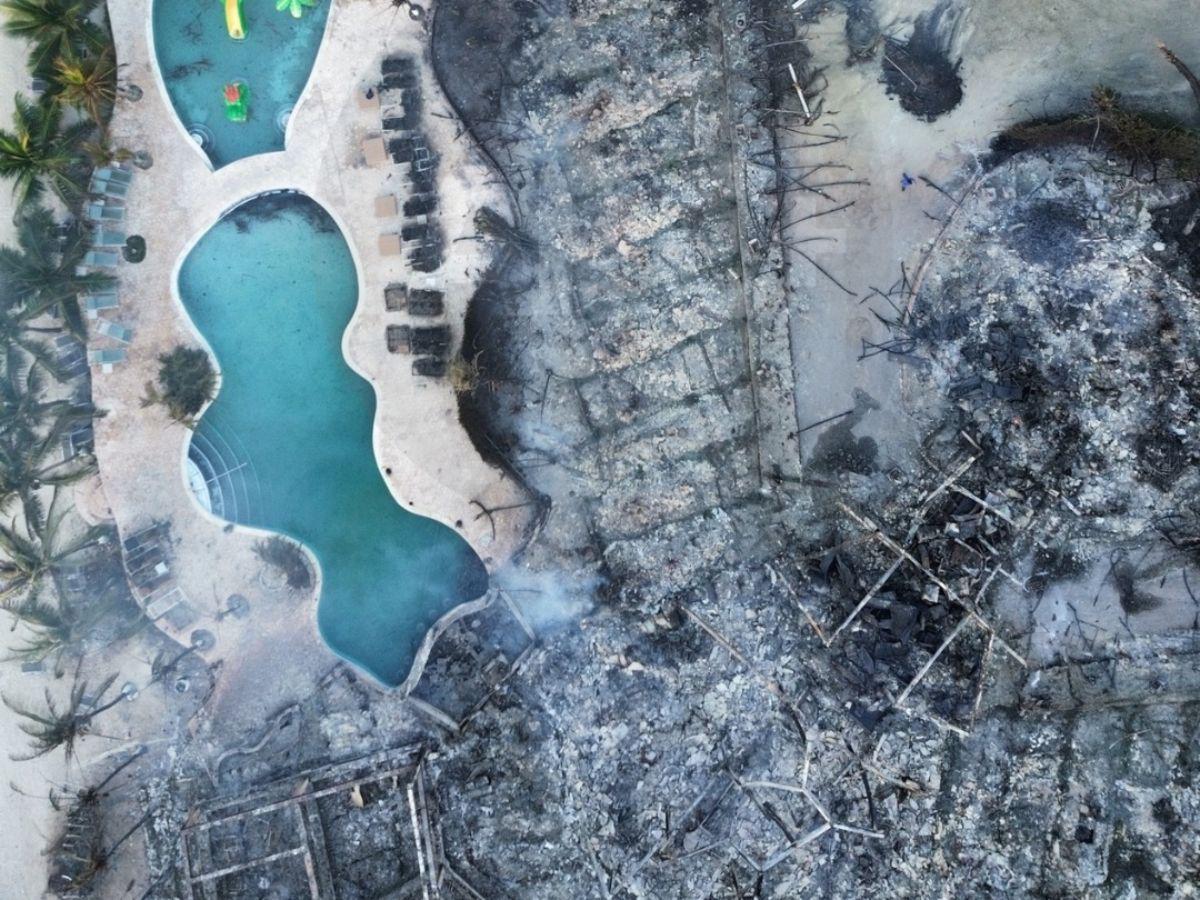 FOTOS: En medio de escombros queda famoso hotel de Roatán tras incendio