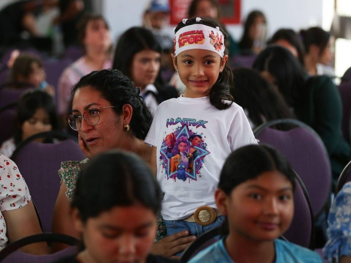 Entre trenzas moradas y moñitos: Así fue el show de las Guerreras K-Pop en Tegucigalpa