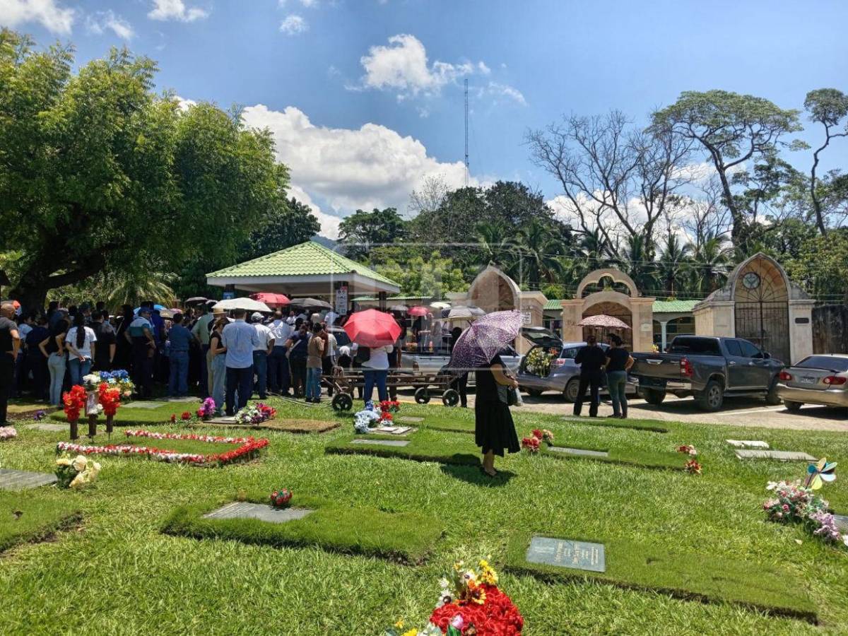 Despedirte duele: El último y doloroso adiós de Víctor Fiallos, director asesinado en Cofradía