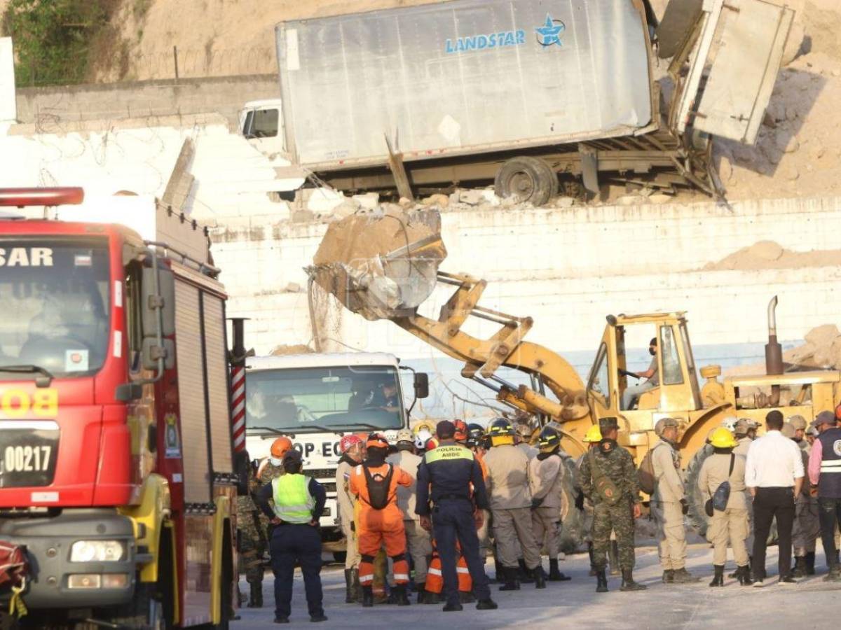 ¿Durante cuánto tiempo suspende operaciones empresa afectada en tragedia de el Anillo Periférico? Esto se sabe