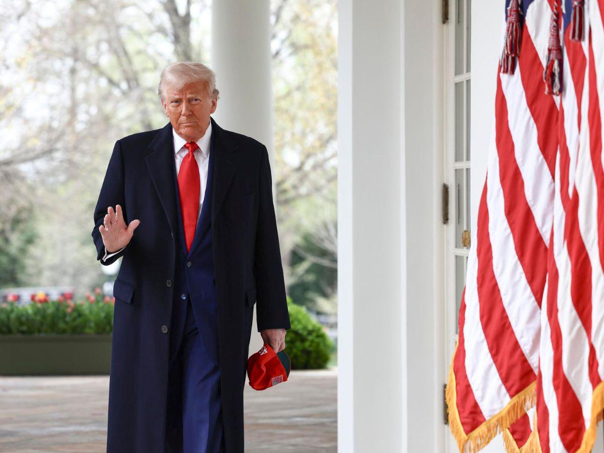 Desde la cantidad de agua en las duchas hasta el futuro de las pajillas: las medidas extravagantes de Trump