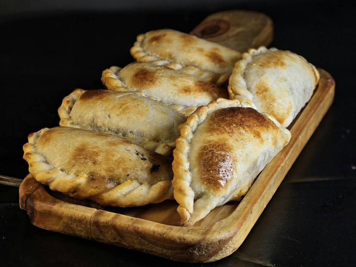 Mujer mata a 40 pandilleros dándoles empanadas envenenadas en Haití Mujer mata a 40 pandilleros dándoles empanadas envenenadas en Haití