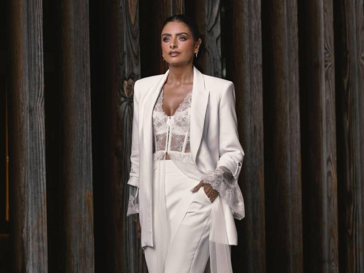 ¿Aislinn Derbez hospitalizada tras la muerte de su mamá? La foto que inquieta a sus fans