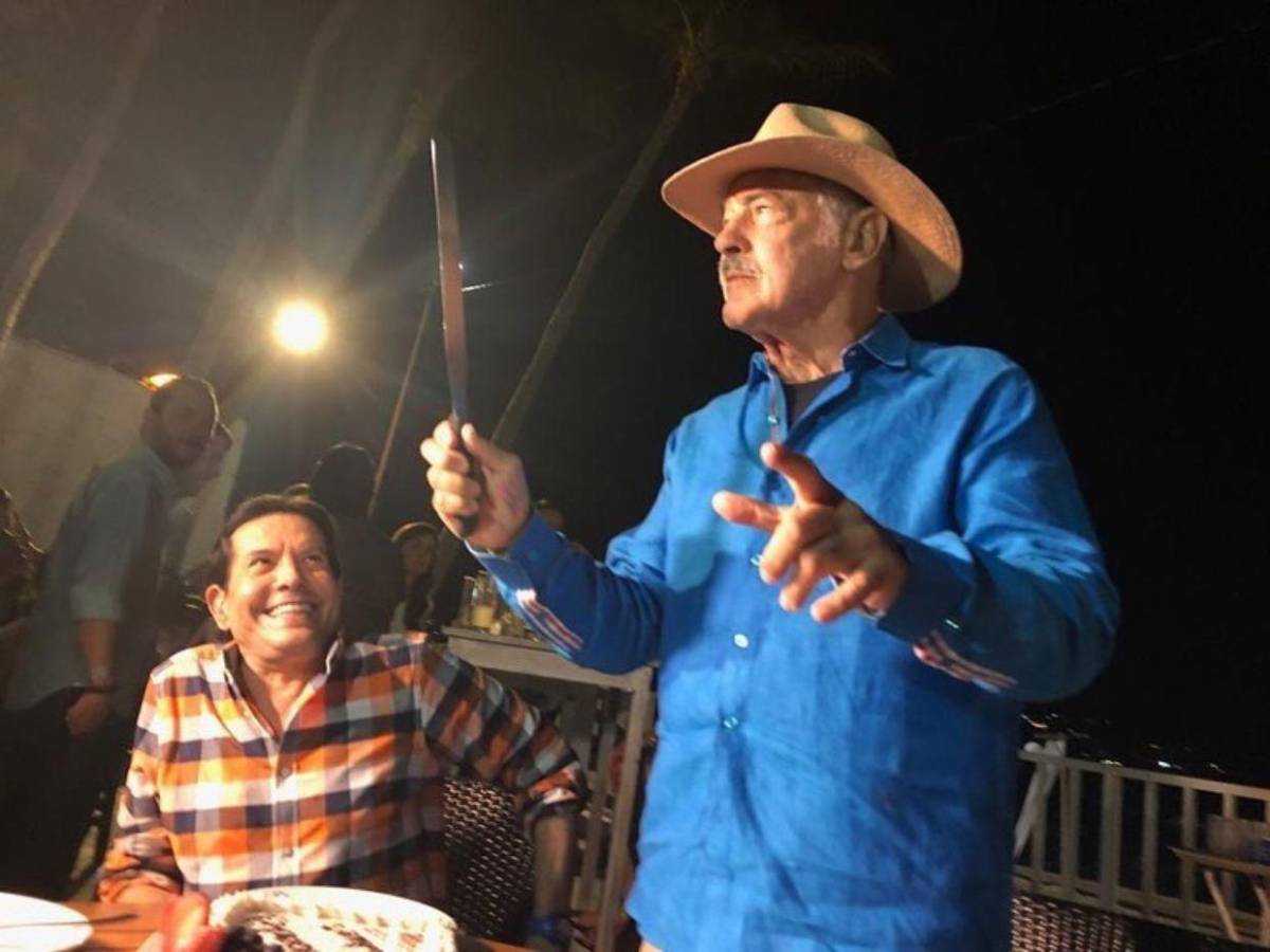 Karely niega romance con Andrés García y explica cómo fue su colaboración