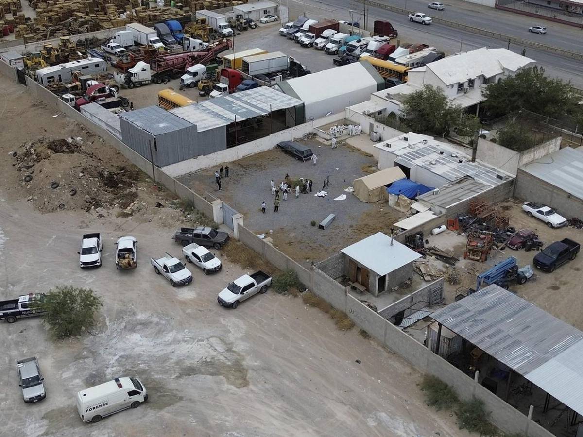 Olores fétidos y 381 cuerpos a medio embalsamar: el dantesco hallazgo en Ciudad Juárez