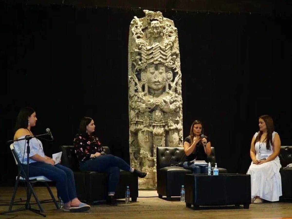 Unos 50 autores de poesía, novela, cuento y ensayo se reuni-rán en la Feria del Libro de SPS en presentaciones, conversatorios y lecturas.