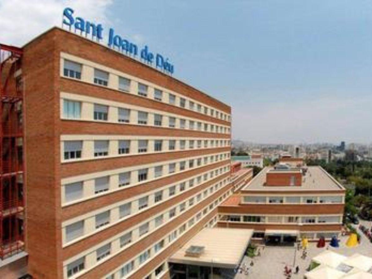 Después del incidente, se llamó a una ambulancia para trasladar a la niña al Hospital Sant Joan de Déu.