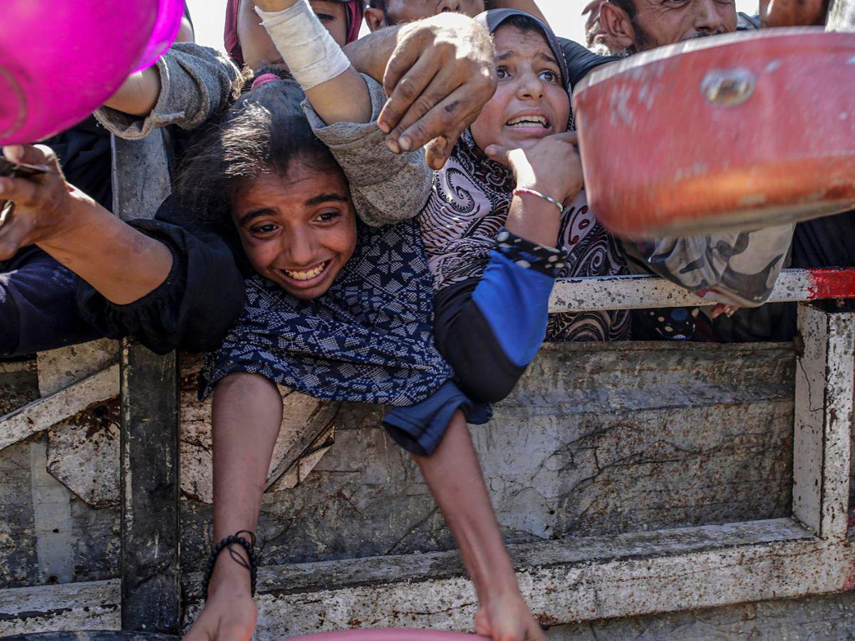Desesperación y hambre: la lucha de los palestinos por conseguir comida en Gaza