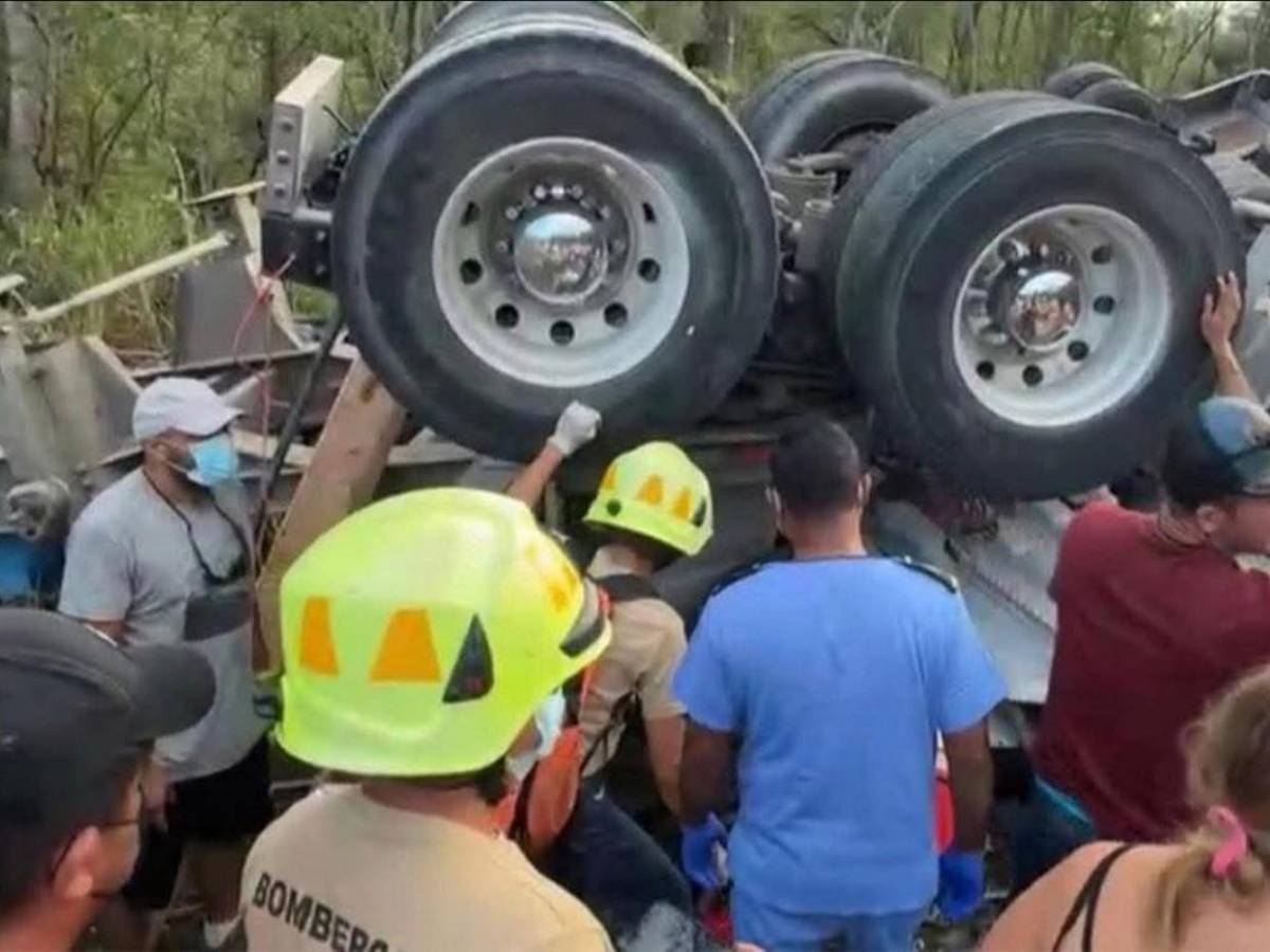 Hay al menos ocho muertos: dramático rescate de víctimas de accidente en Quimistán