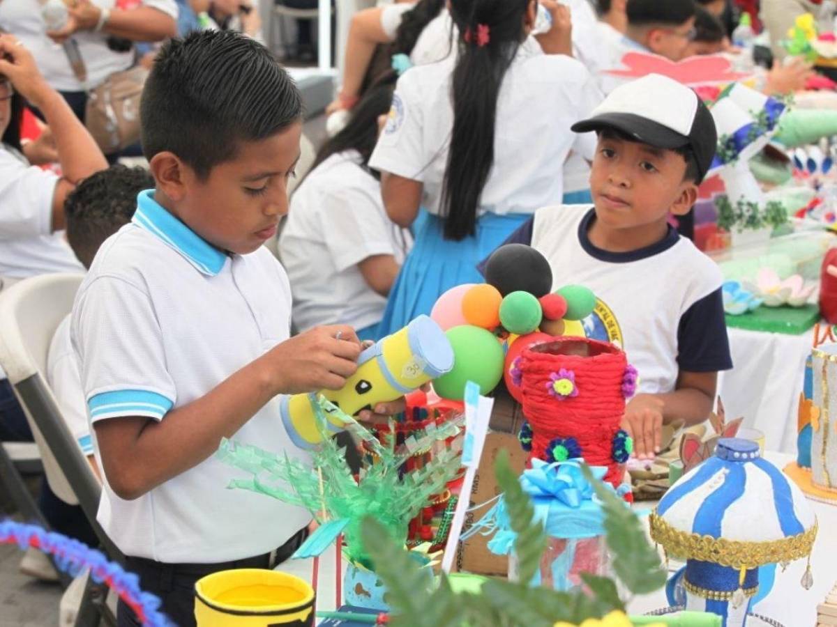 ¡Creatividad que salva al planeta! Escolares emprendieron con Feria de Reciclaje