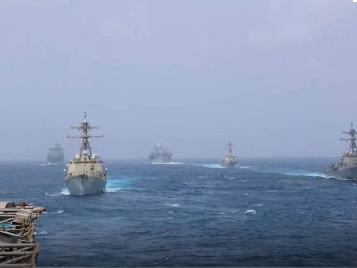 EEUU atacó a Irán de nuevo: Despliegan más de 20 buques de guerra en Oriente Medio