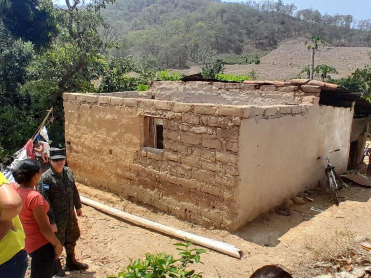 Decenas de familias afectadas tras perder sus techos por fuertes vientos en Amarateca y Danlí