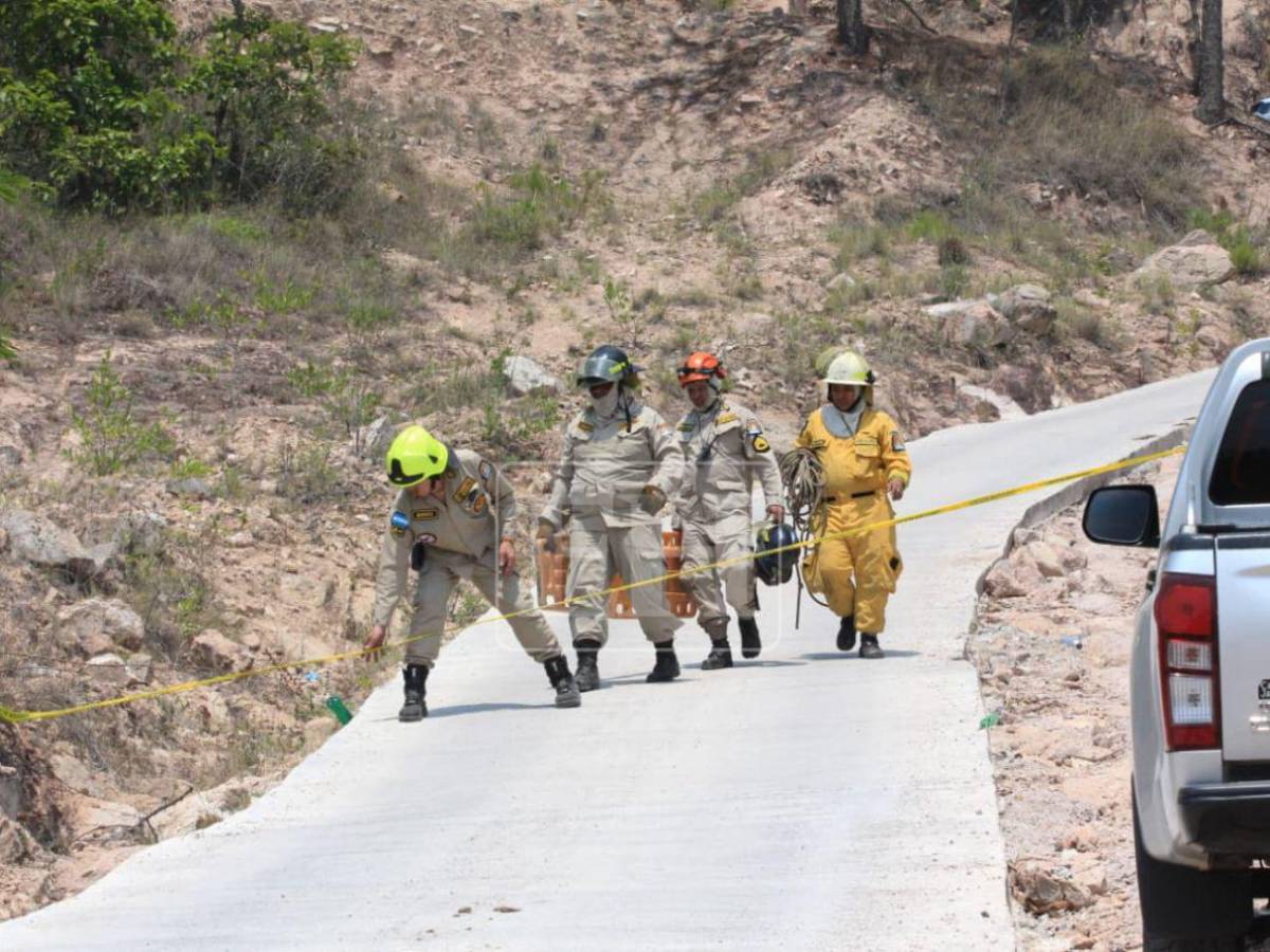 75 metros de abismo: así rescataron los tres cuerpos carbonizados hallados dentro de congelador en El Cimarrón
