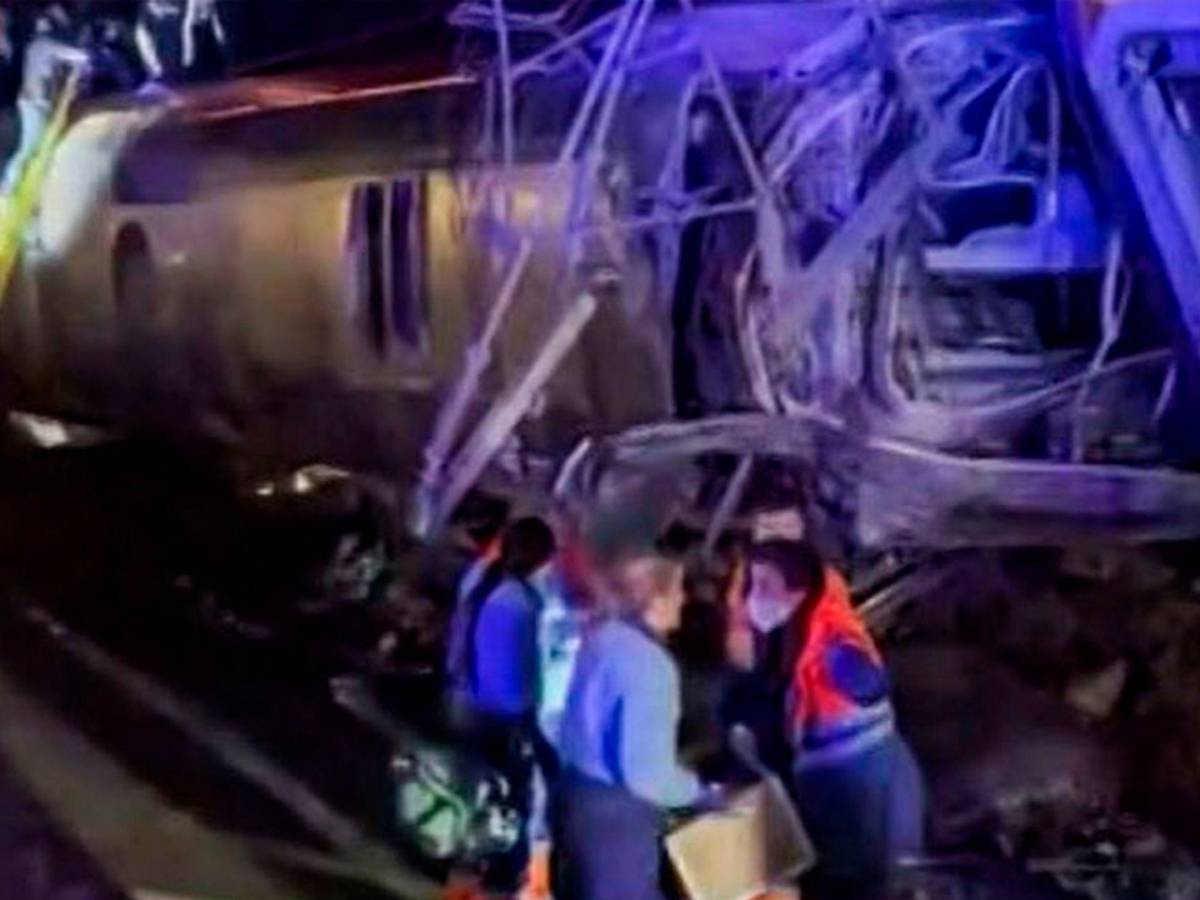Tragedia en Córdoba: descarrilamiento de trenes deja 10 muertos y varios heridos