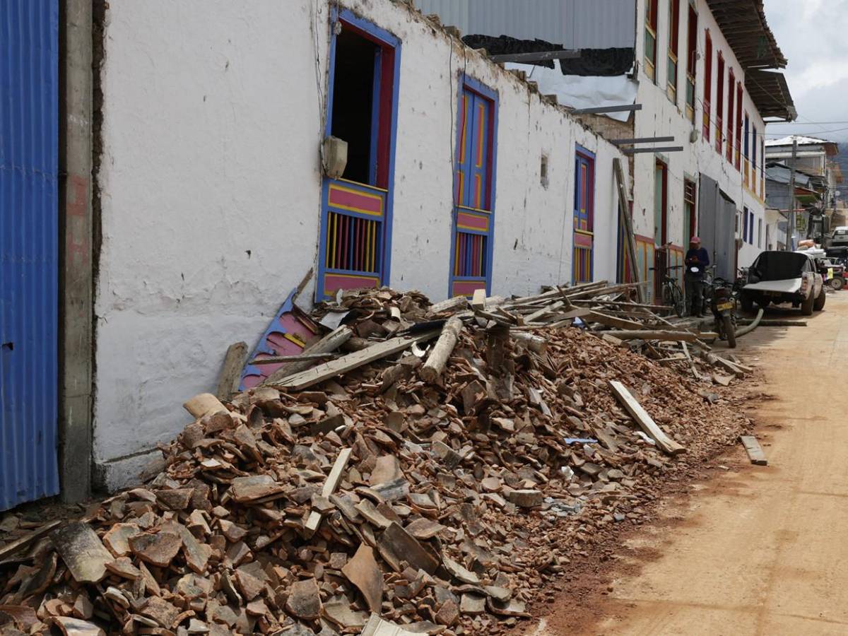 El Cairo, Colombia, pueblo destruido por terremoto se resiste a perder la esperanza