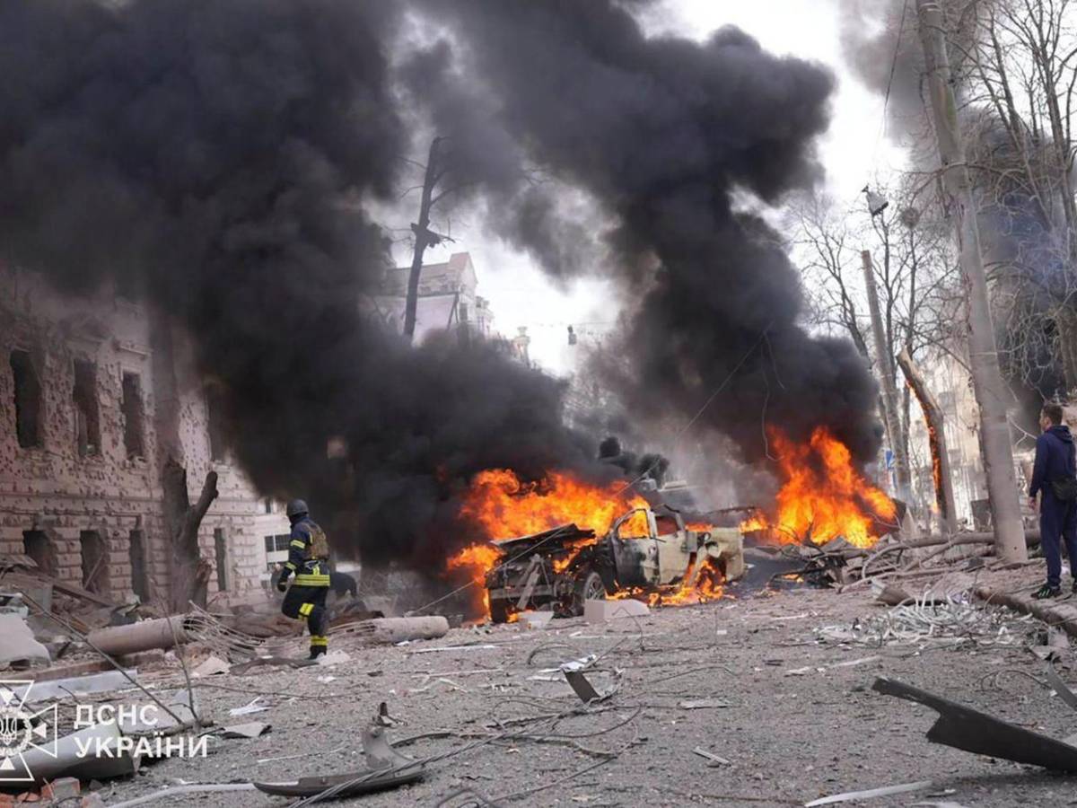 Impactantes y crudas imágenes del ataque ruso a Sumy que deja más de 30 muertes Impactantes y crudas imágenes del ataque ruso a Sumy que deja más de 30 muertes