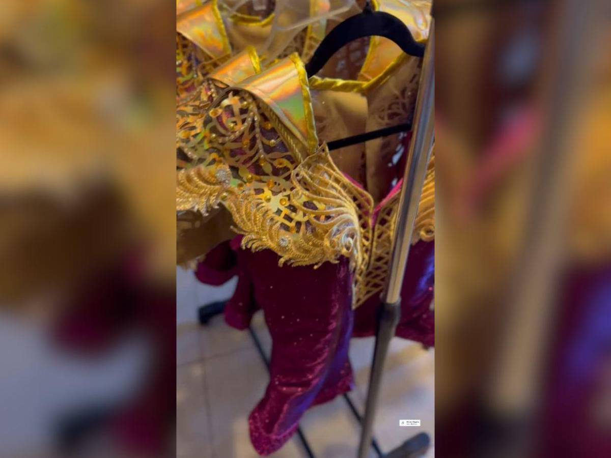 Palillonas del Instituto Cosme García de Danlí vuelven a deslumbrar en los desfiles patrios