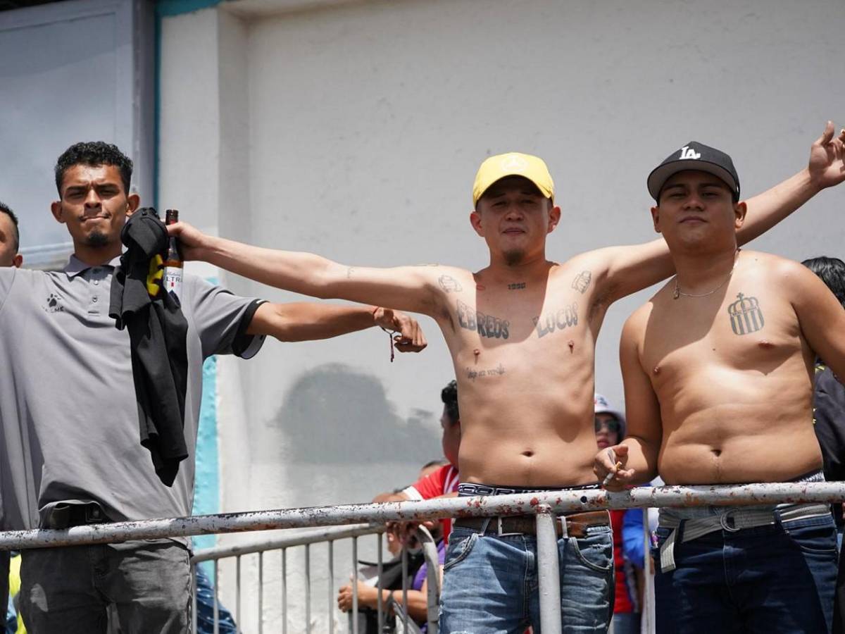Aficionados llegan al Chelato Uclés para la gran final Olimpia vs Real España