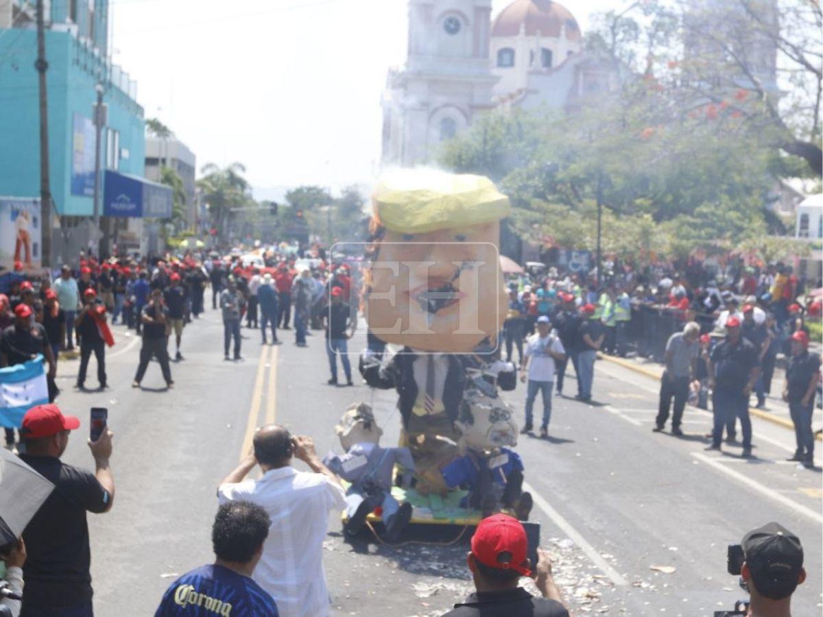 Queman monigote de Donald Trump durante marcha del Día del Trabajador en SPS