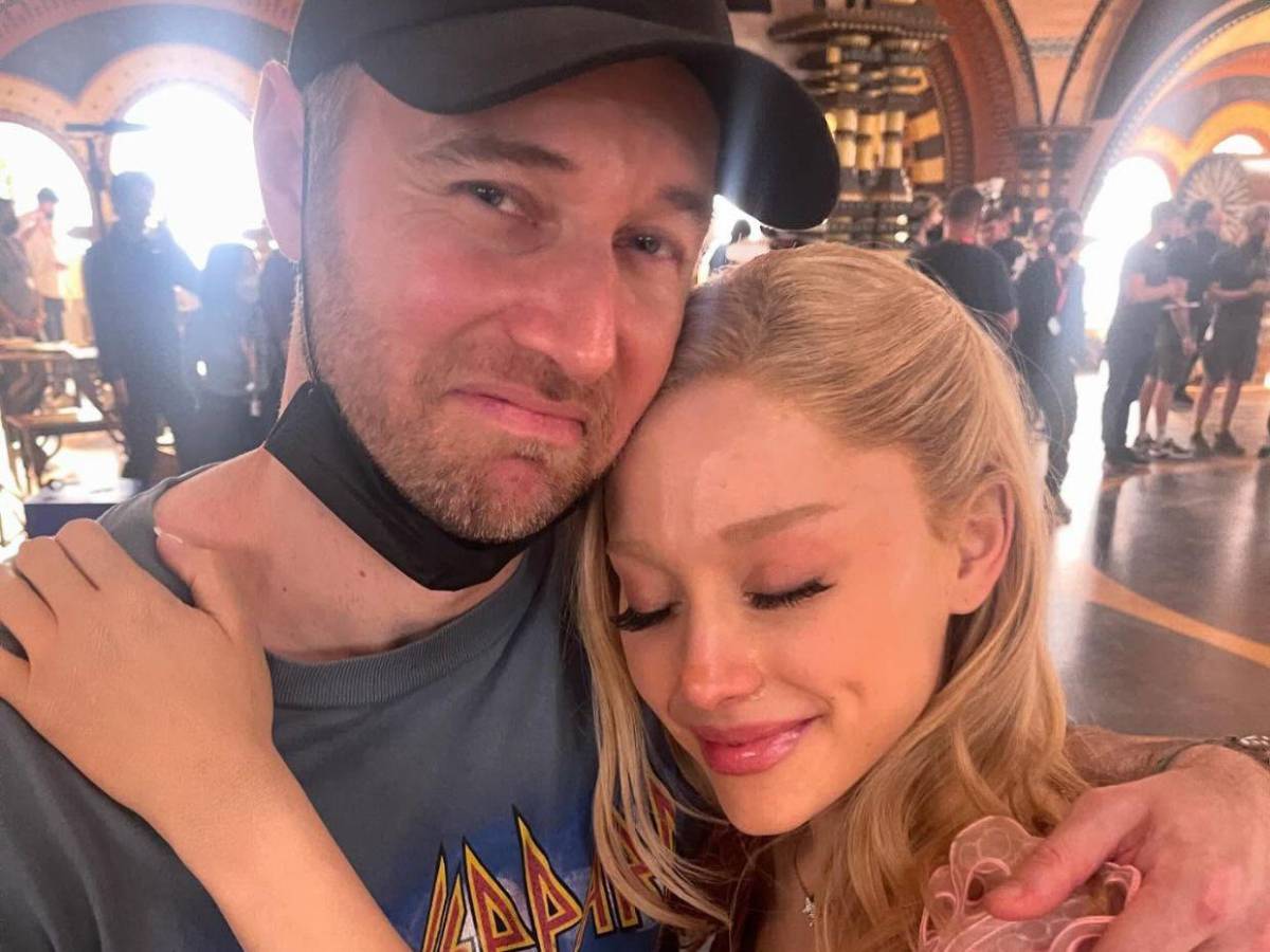 Ariana Grande lanza la versión deluxe de Eternal Sunshine este mes