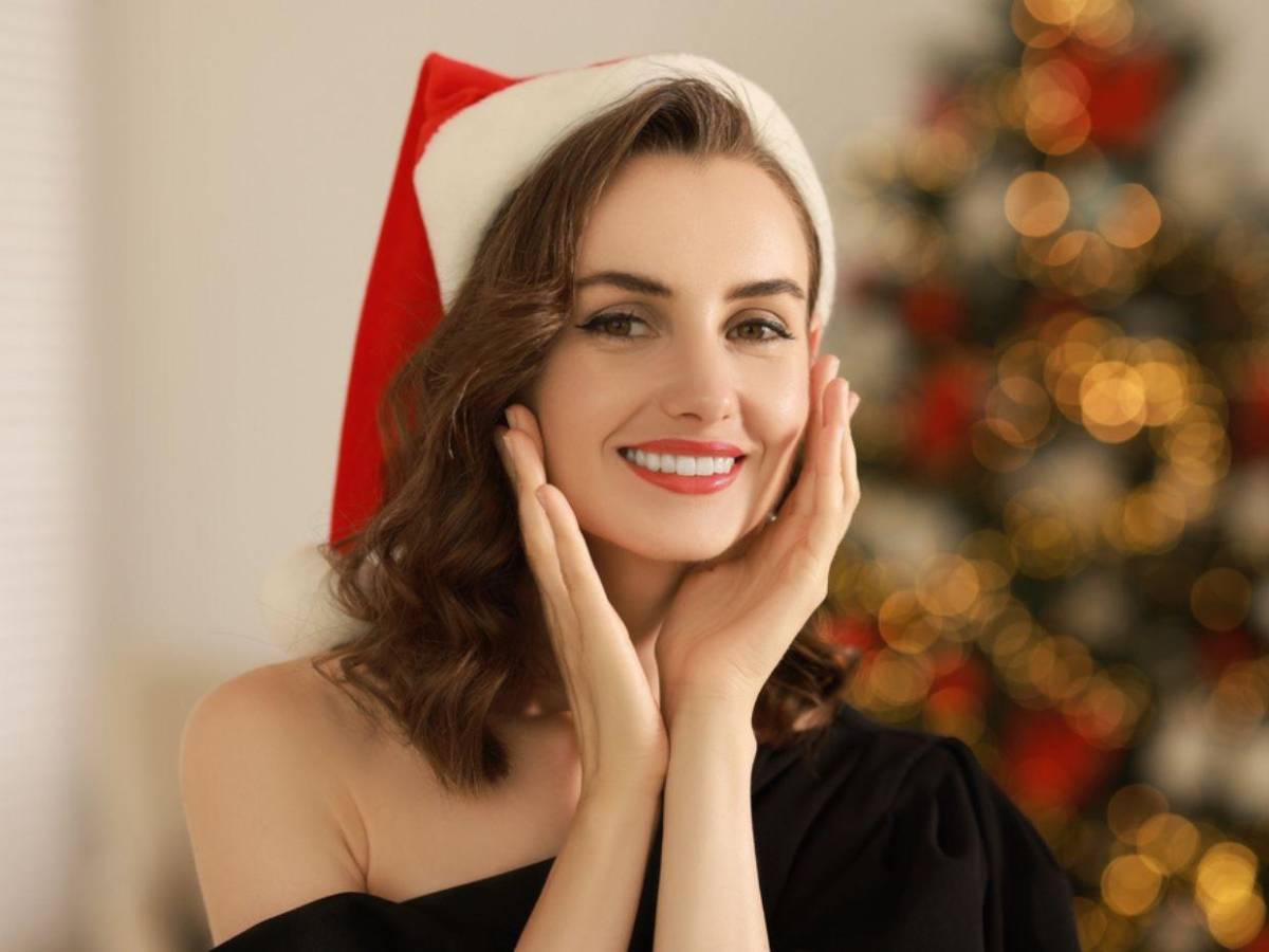 El glacial look arrasa esta Navidad 2025: cómo lograr el maquillaje más viral de la temporada