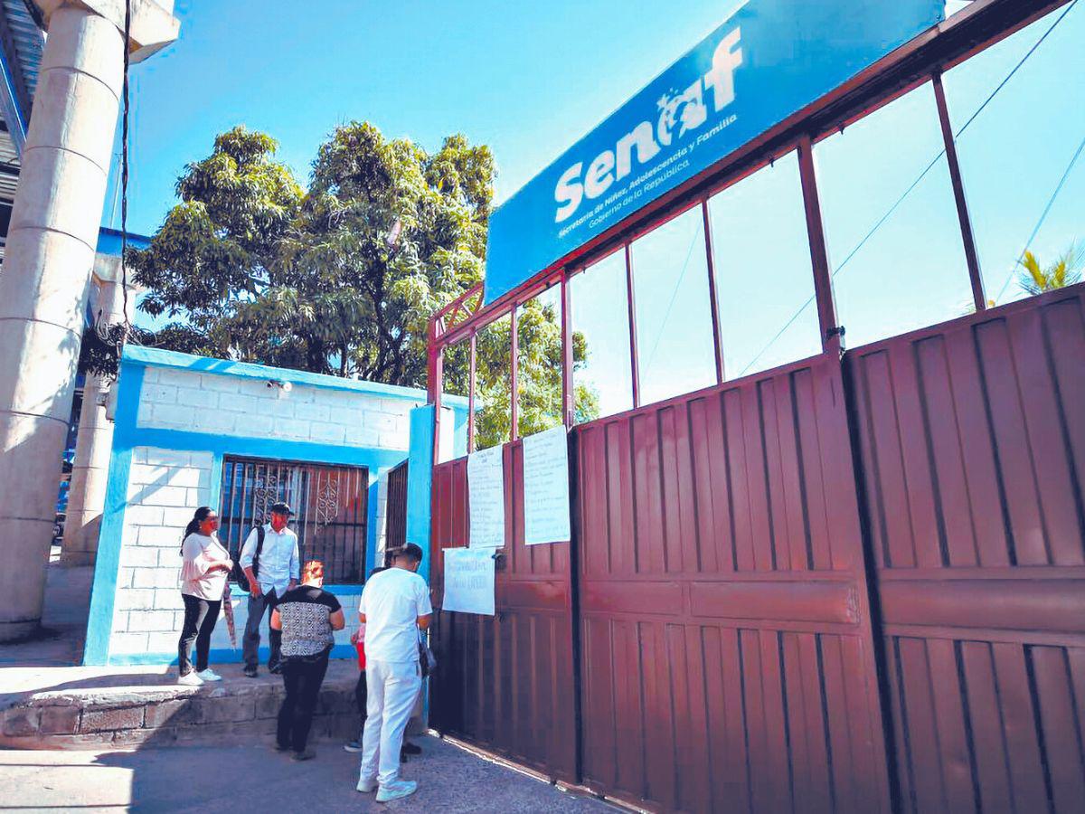 Colectivos de Libre llegan hasta la Senaf para realizar protestas