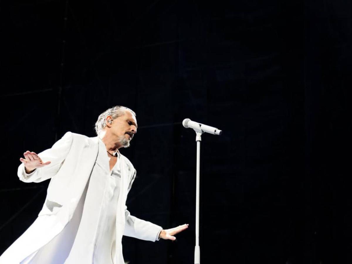 Miguel Bosé cumple 70 años y sigue de gira: se acerca su concierto en Honduras