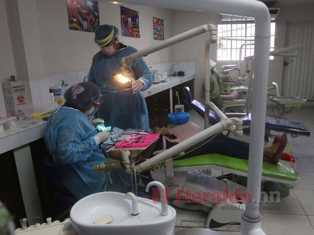 Escasa cobertura en salud odontológica: “Vengo aquí porque en una clínica privada cobran 2,500 por pieza”