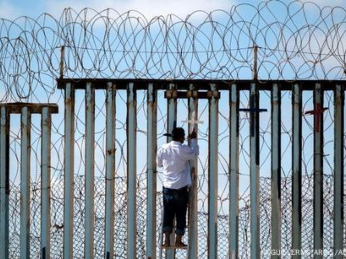 Deportaciones masivas: Por qué los inmigrantes con ‘green card’ pueden ser deportados en EUA