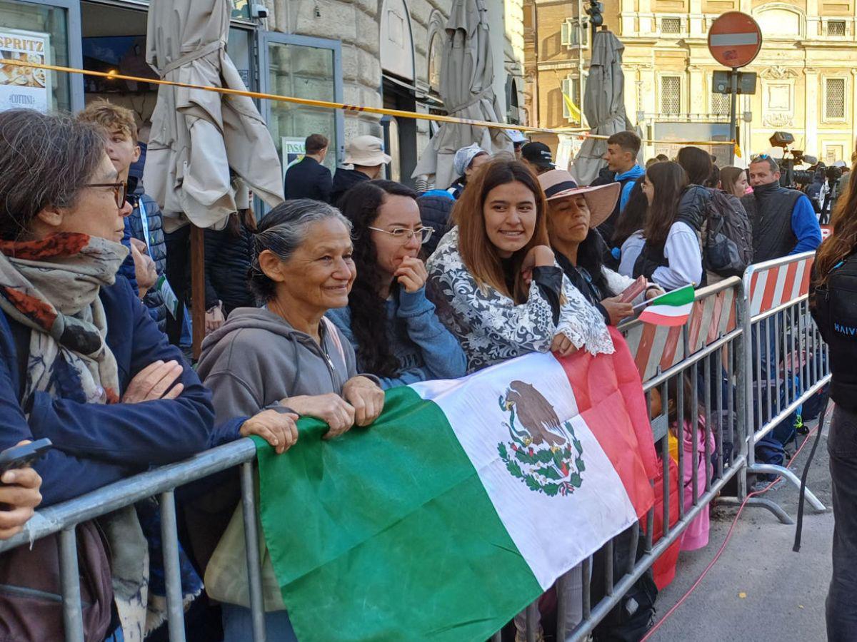 Él nos acogió con el corazón: los más desfavorecidos también lloran partida del papa Francisco Él nos acogió con el corazón: los más desfavorecidos también lloran partida del papa Francisco