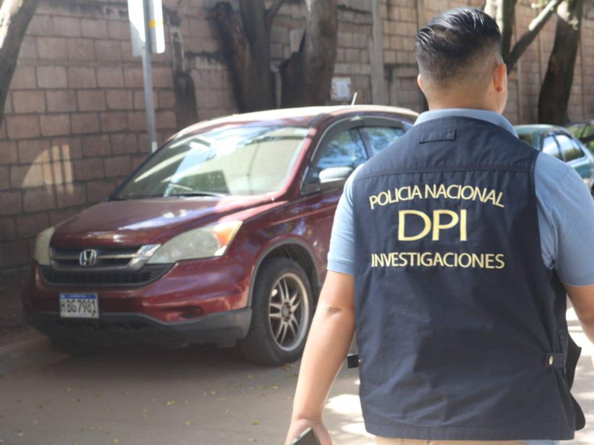 Inspeccionan vehículo de Miguel Salgado, médico que fue asesinado en Lomas del Diamante