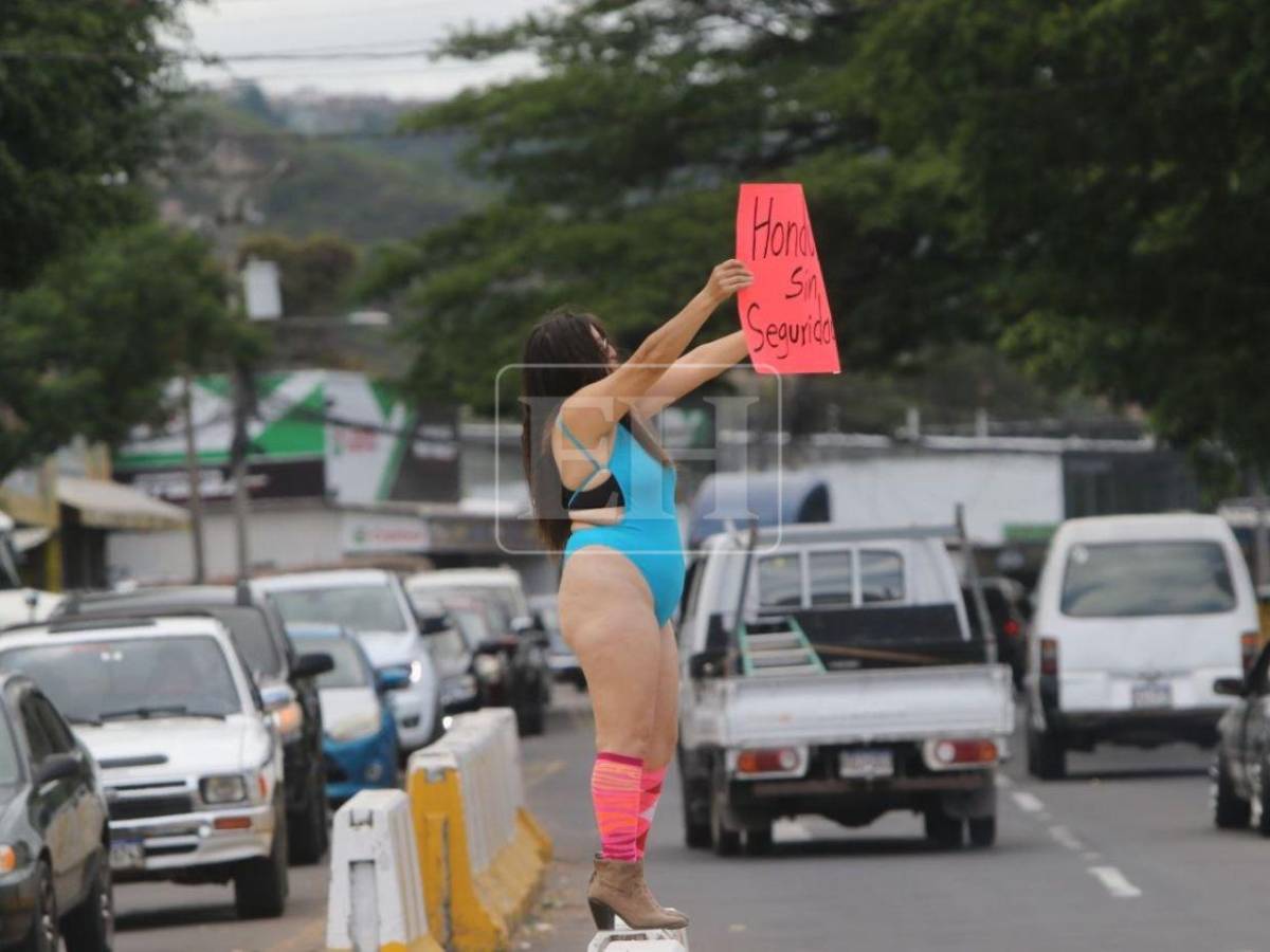 Honduras sin seguridad: Nueva protesta de doctora Floridalia Aguilar en salida al sur