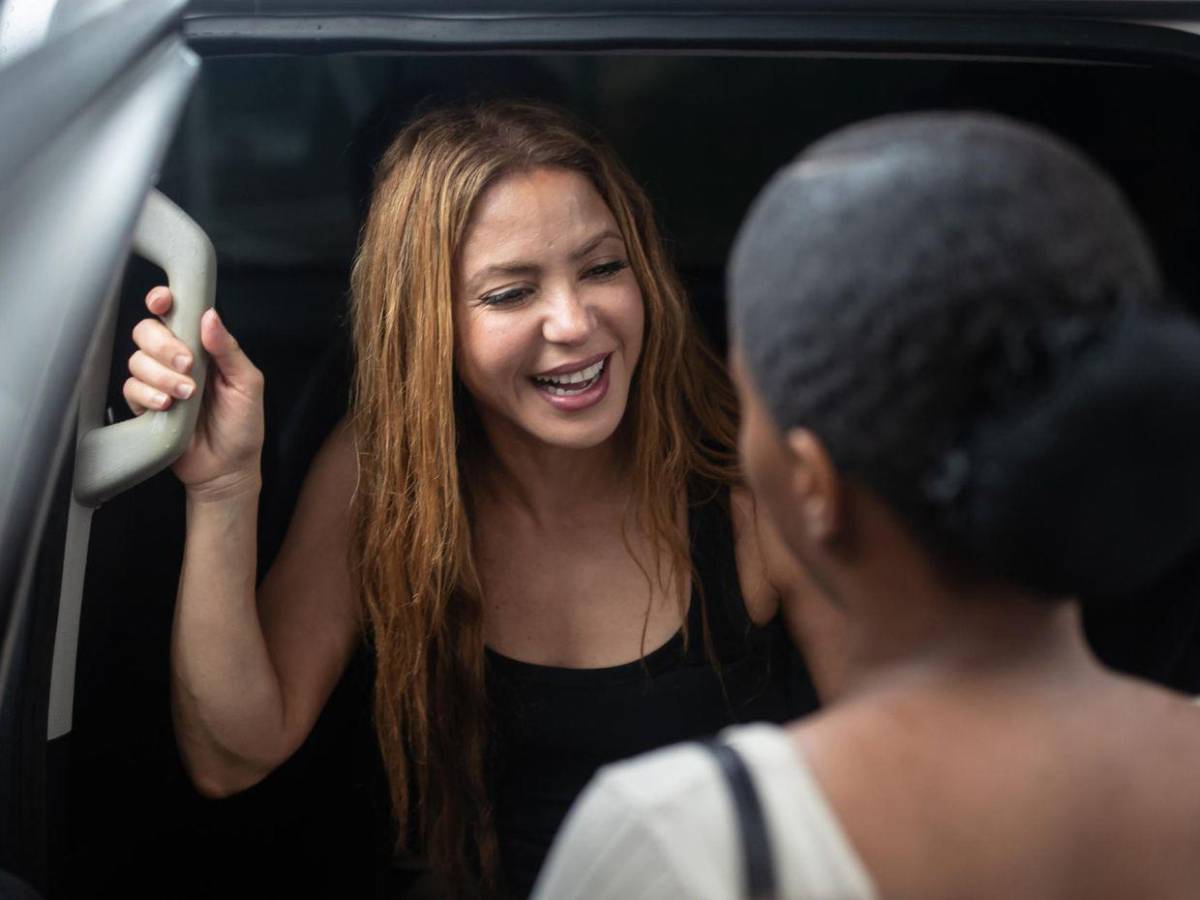 Shakira llega a las zonas devastadas por el terremoto en Colombia y anuncia millonaria ayuda