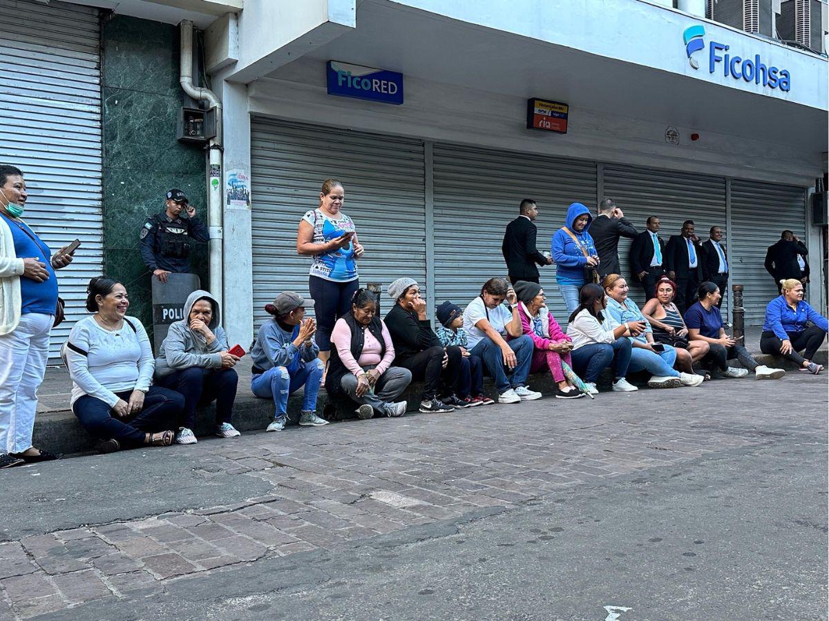 “Sí se pudo”: ambiente festivo rodea el CN a minutos de toma de posesión de Asfura