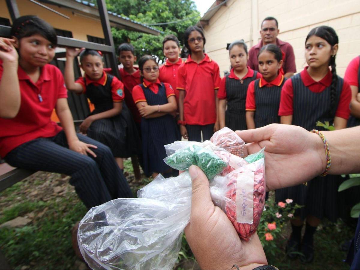 Disfraces, contacto con la tierra y juegos marcan tercera semana de Escuelas Amigables