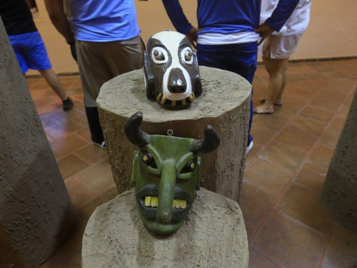 Arte y tradición en Comayagua: exposición de pinturas y máscaras en Semana Santa Arte y tradición en Comayagua: exposición de pinturas y máscaras en Semana Santa