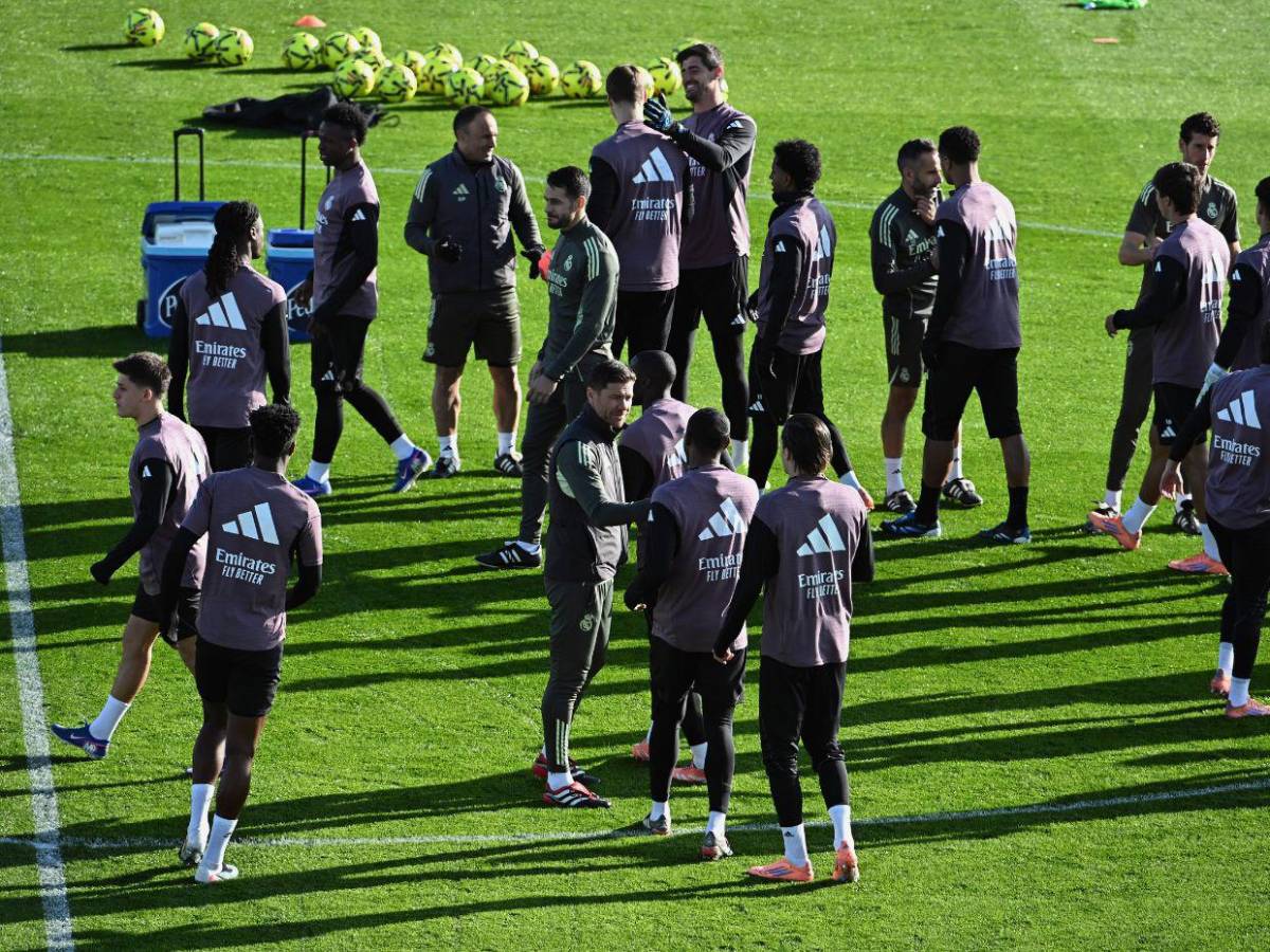 Real Madrid arropa a su afición y despierta ilusión en su penúltima práctica