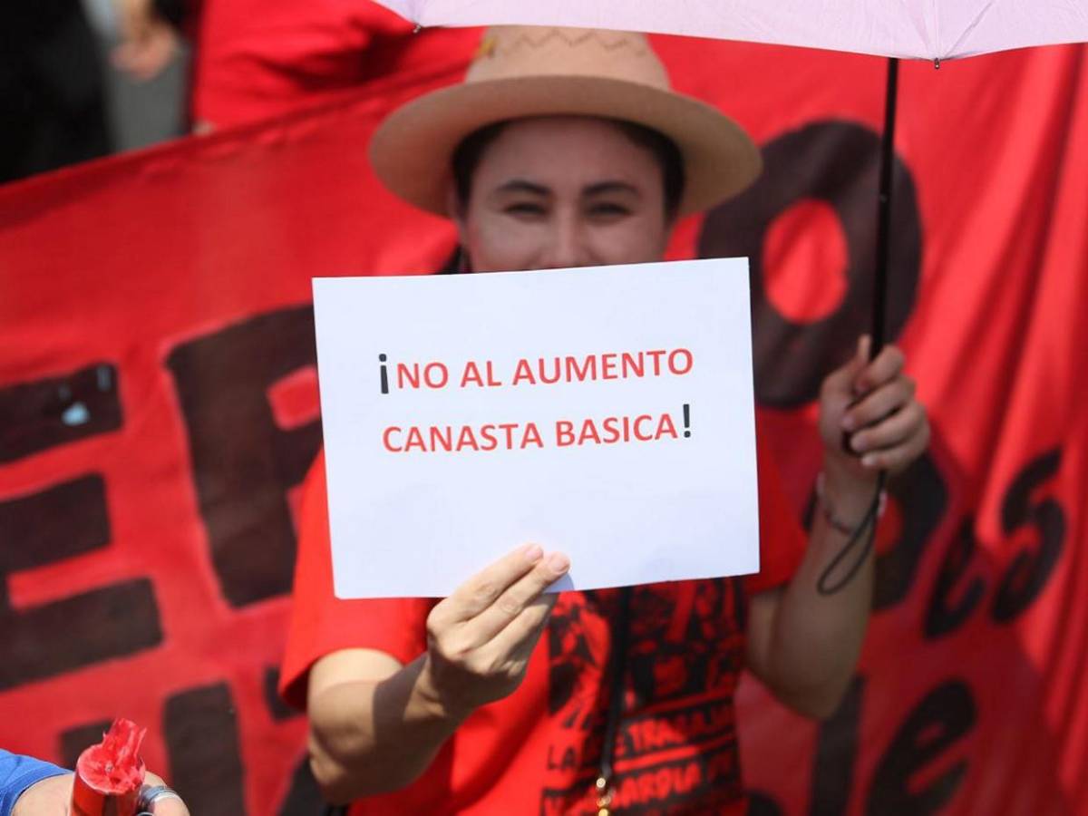 Las pancartas de exigencias y promesas incumplidas en marcha del Día del Trabajador