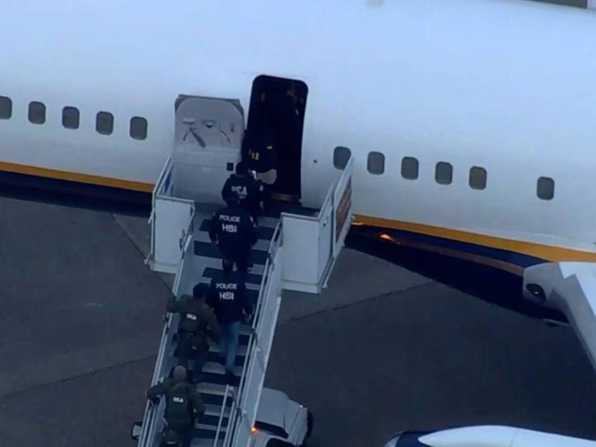 Con grilletes: así llegó Nicolás Maduro a Nueva York tras ser capturado por EE UU