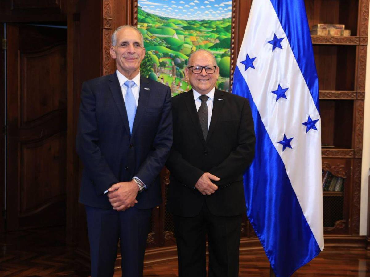 ¿Quiénes son los nuevos funcionarios que juramentó Nasry Asfura?