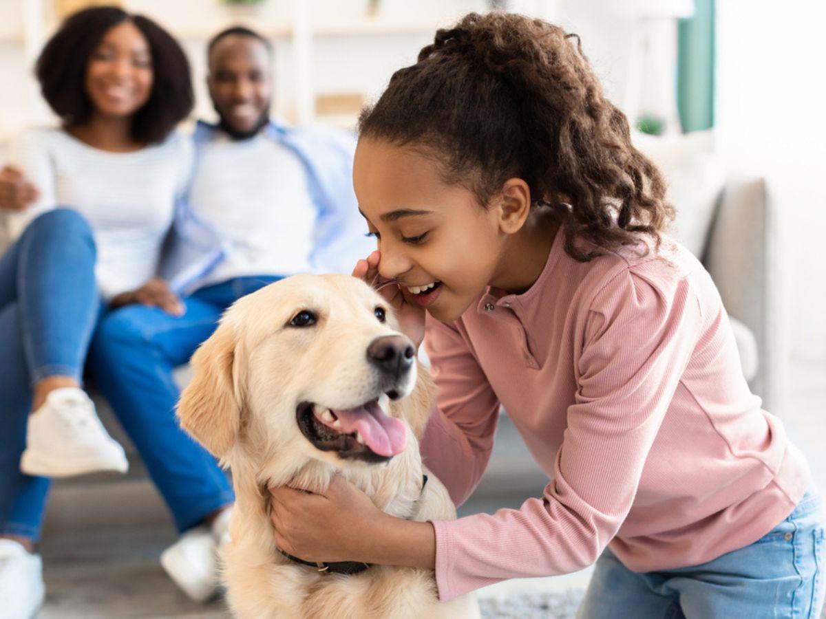 Involucre a los niños en el cuidado de mascotas
