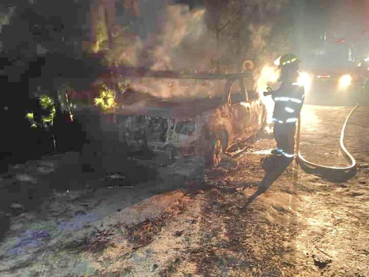 Hallan restos humanos en carro quemado en Santa Rosa de Copán