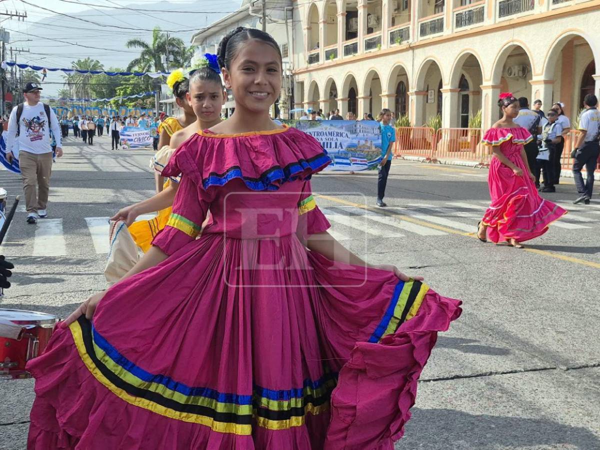 Unos 26 centros educativos participan en desfiles patrios de La Ceiba