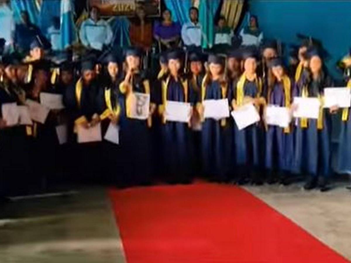 “Hoy se estuviera graduando”, rinden homenaje a Débora Rebeca, quinceañera que murió electrocutada