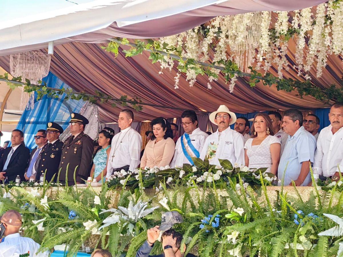 Desfiles de centros educativos pintan de civismo la ciudad de Choluteca