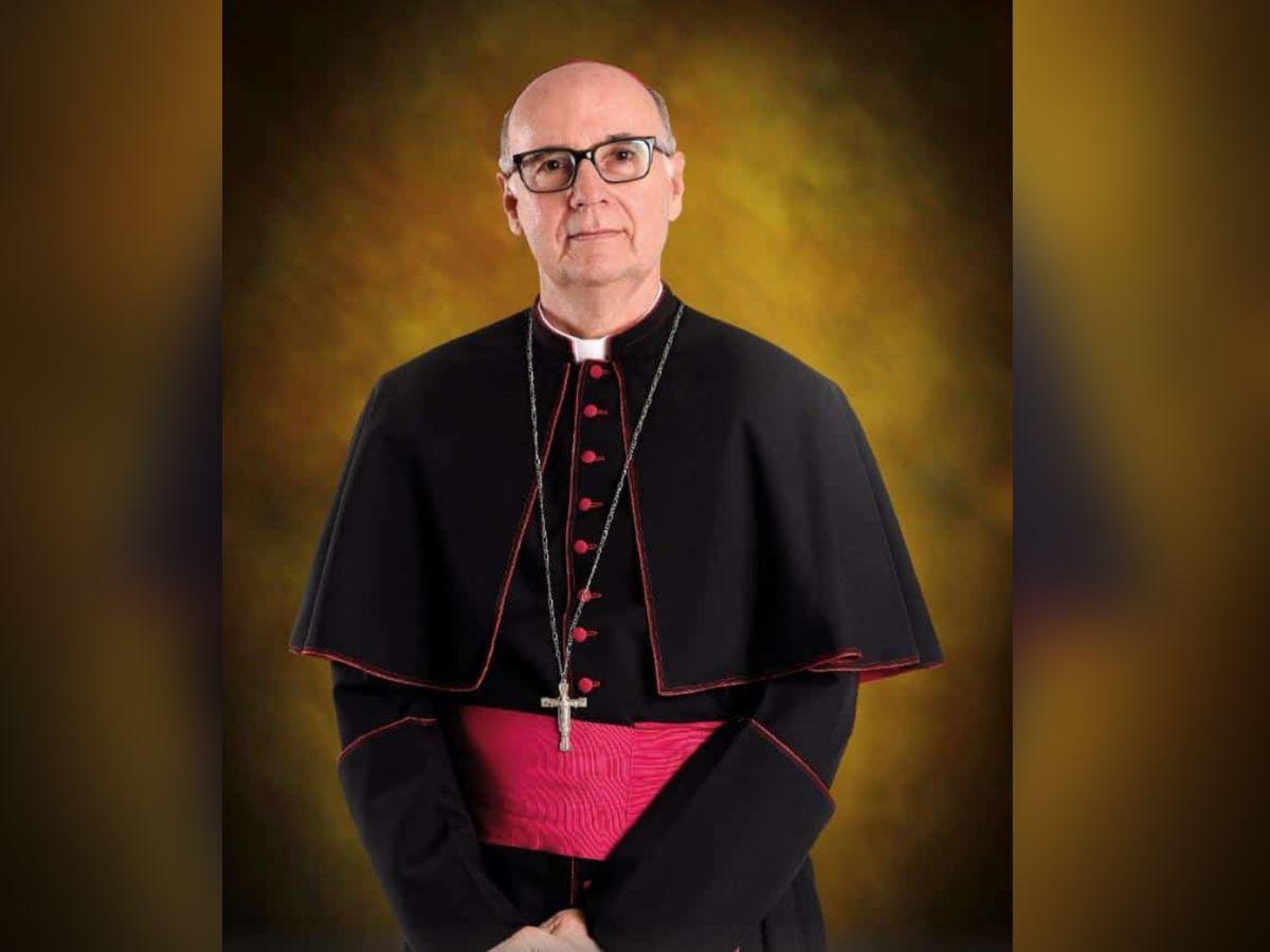 Antes de su ascenso a obispo, hasta inicios del 2023 fungió como sacerdote de la iglesia Cristo Rey en San Pedro Sula.