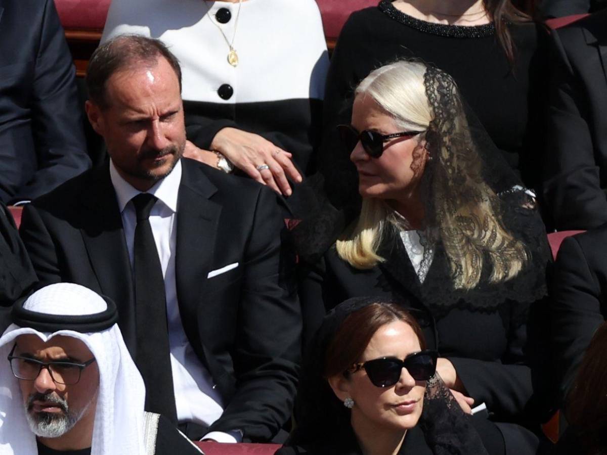 La princesa Mette-Marit habla sobre su vínculo con Epstein: Fui manipulada y engañada